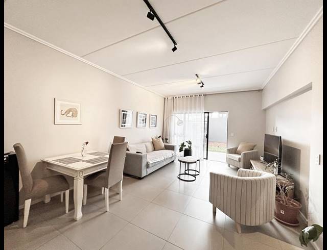 2 BEDROOM APARTMENT FOR SALE IN BRYANSTON